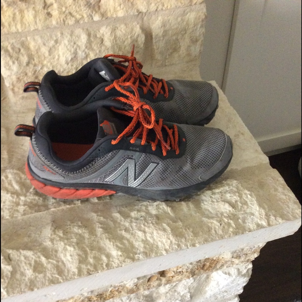 Men’s tennis shoes